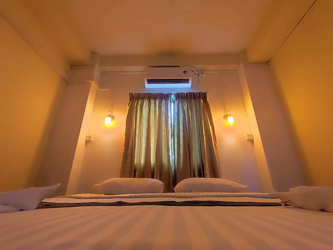 Lucky 7 River View Hostel