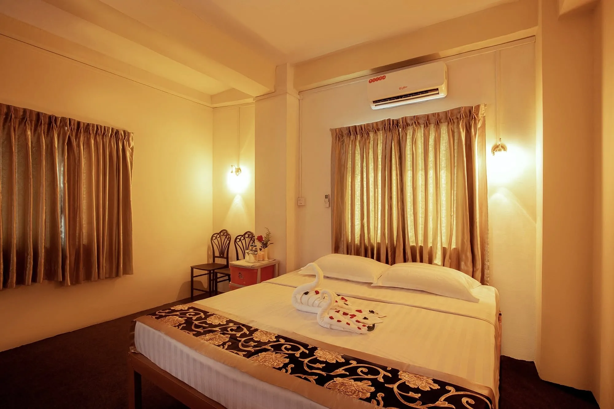 Lucky 7 River View Hostel