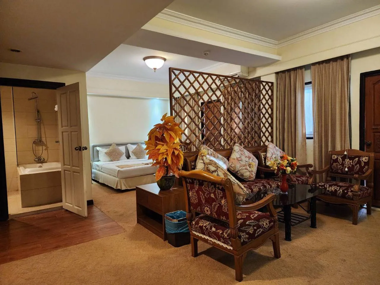 Royal Golden View Hotel