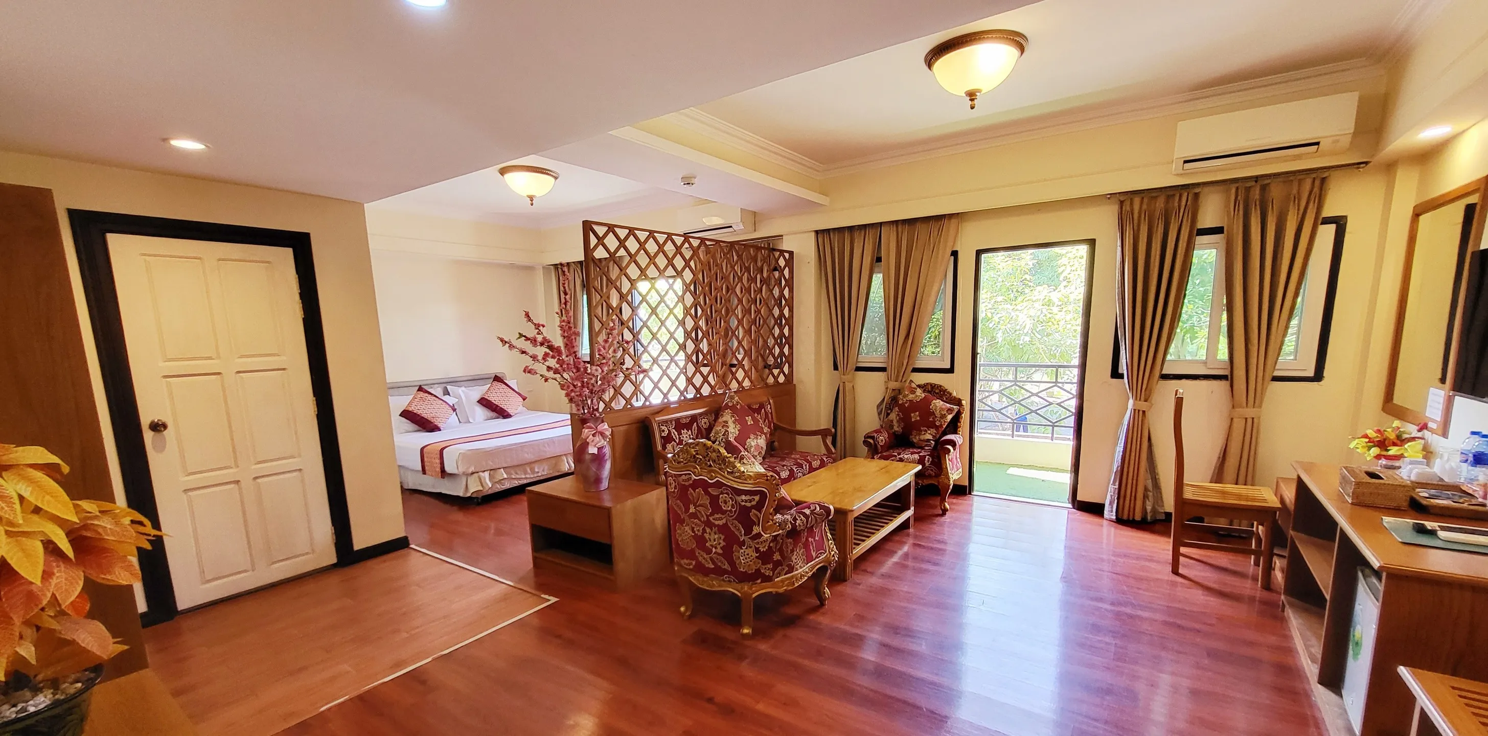 Royal Golden View Hotel