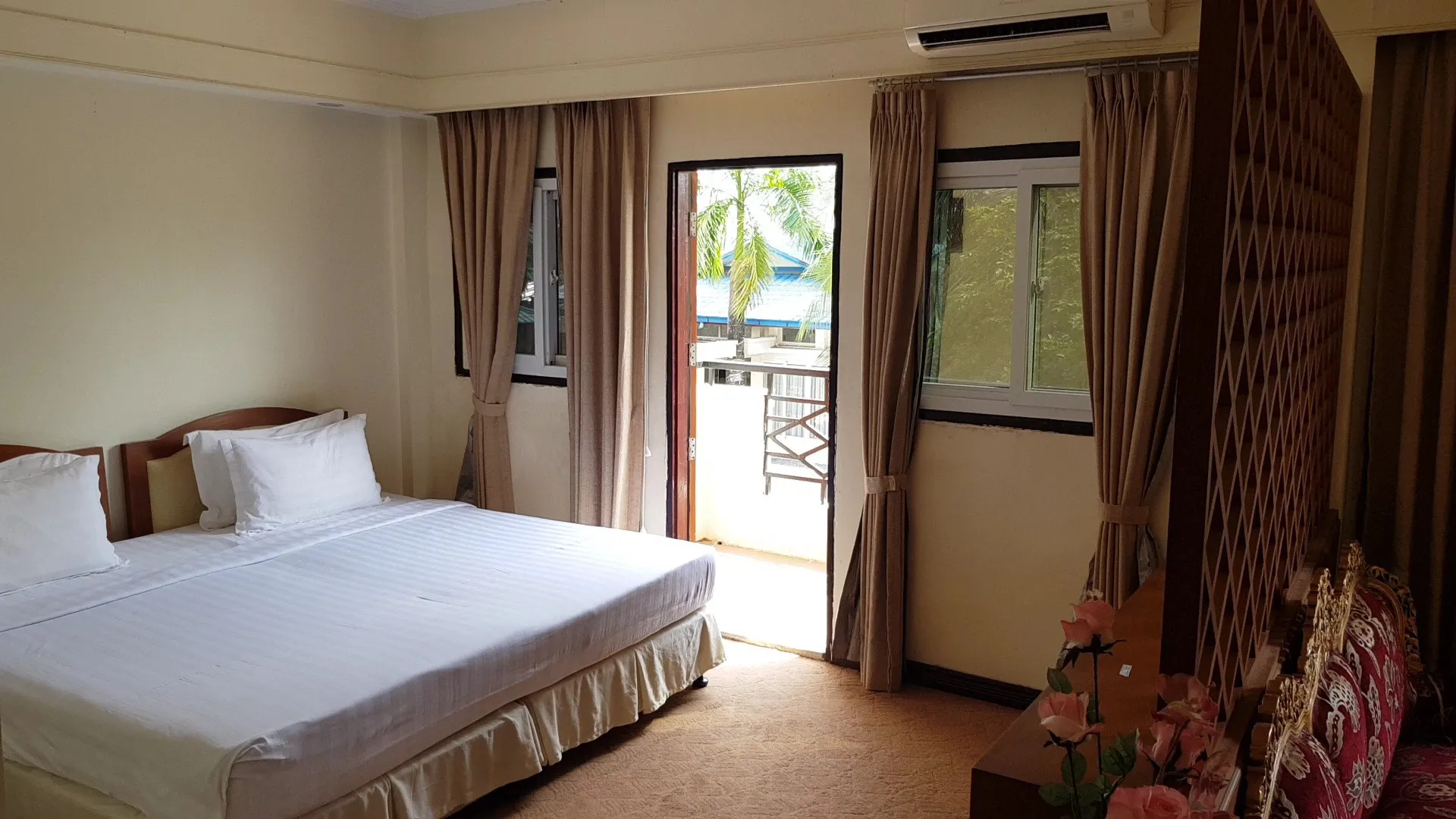 Royal Golden View Hotel