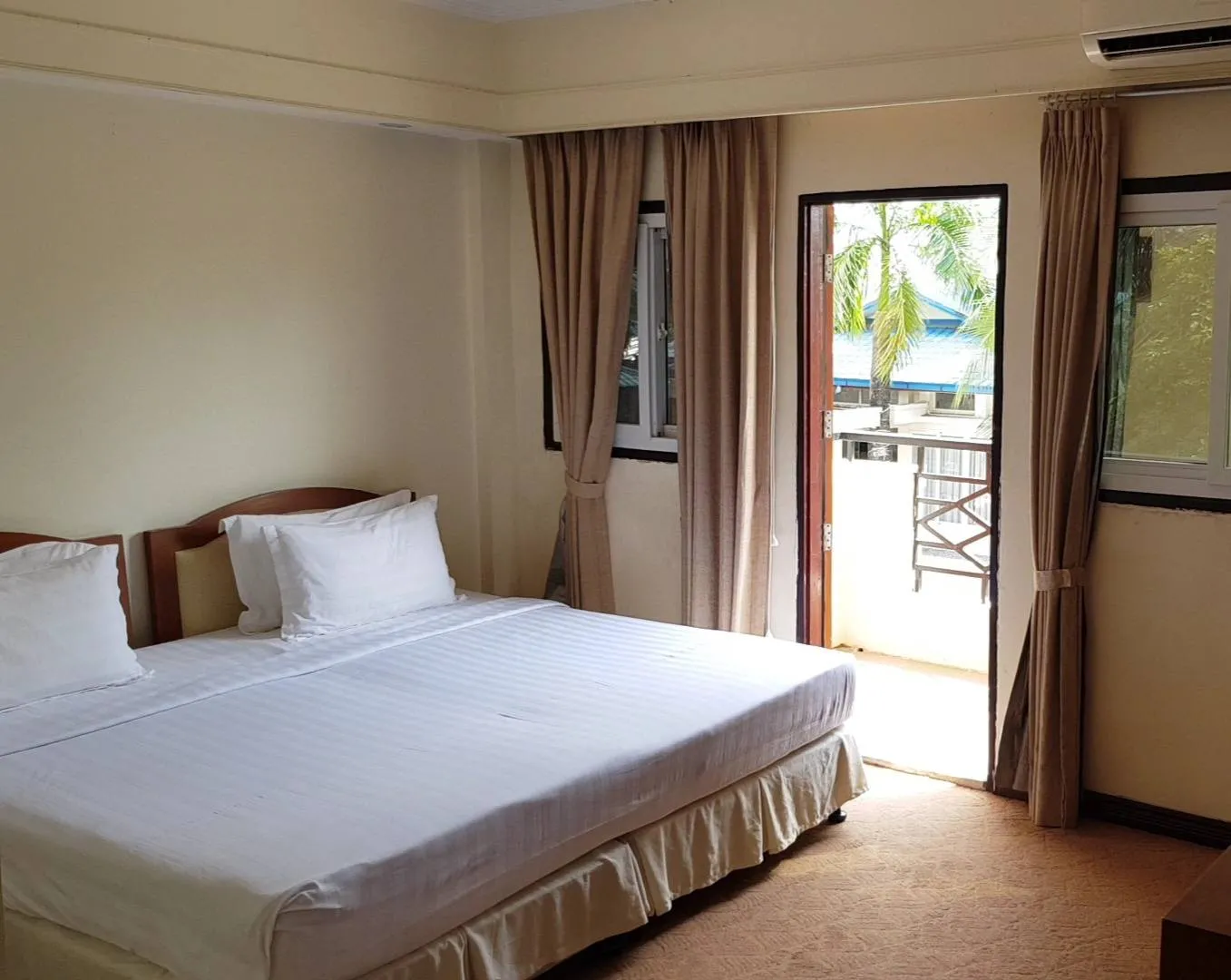 Royal Golden View Hotel