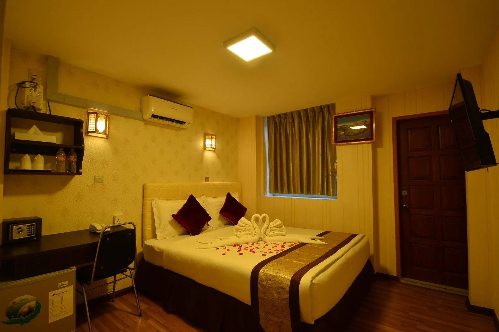 Family Treasure Hotel