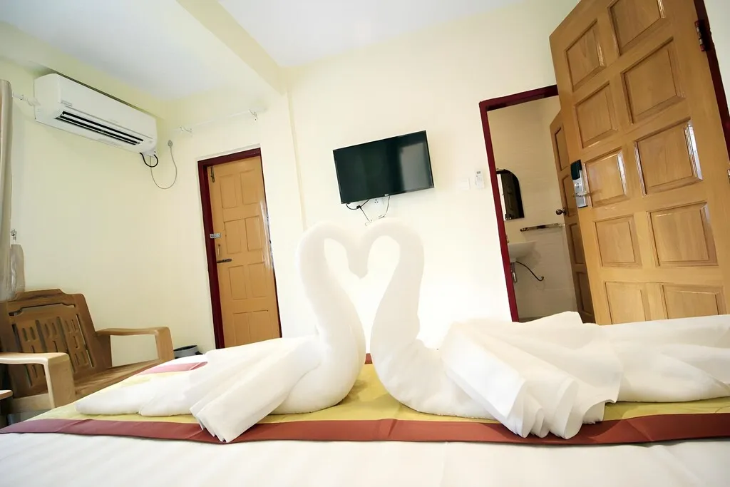Khine Shwe Wah Motel