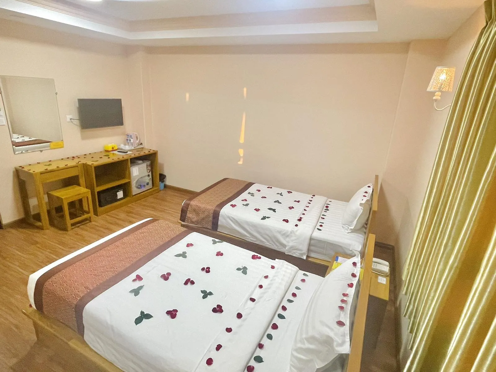 Royal Landmark Hotel