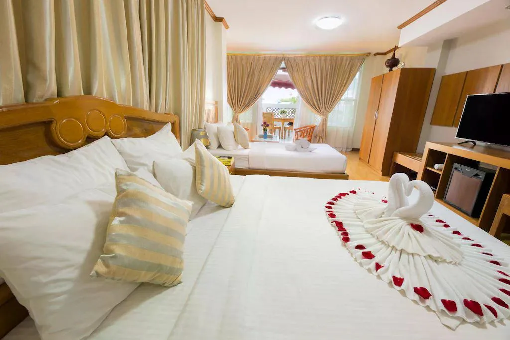 Platinum Ten Mile Hotel