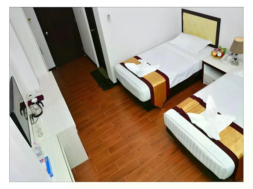 Platinum River View Hotel