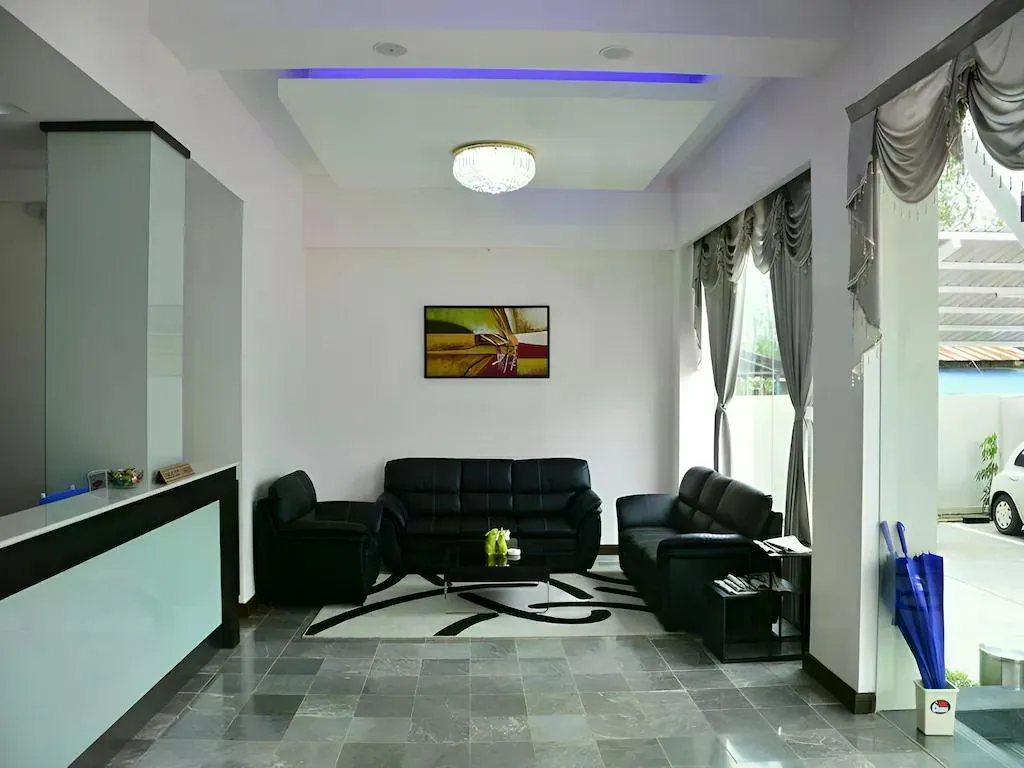 Platinum River View Hotel