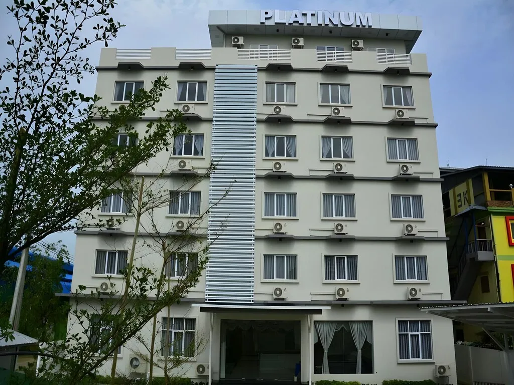 Platinum River View Hotel