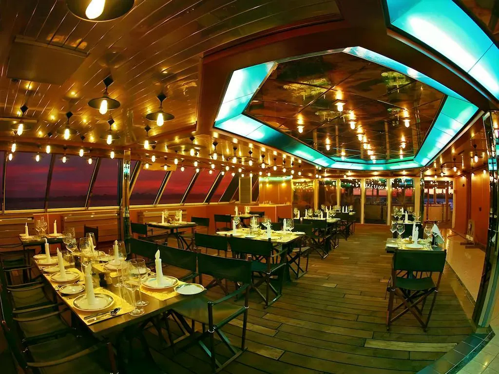 Vintage Luxury Yacht Hotel