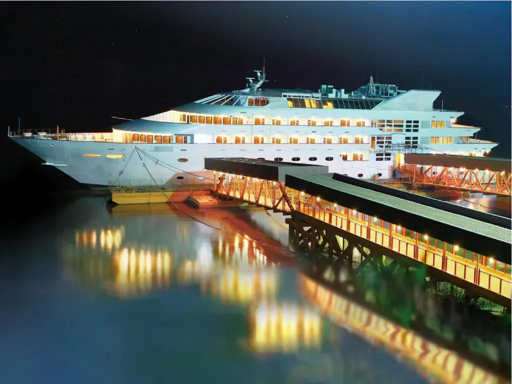 Vintage Luxury Yacht Hotel