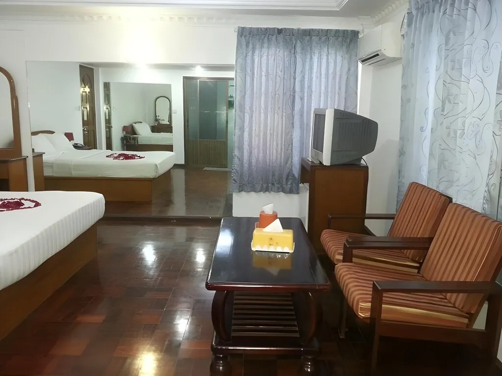 Yangon Airport  Inn